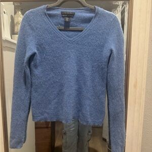 T Tahari Women's Soft Blue V-Neck Top %100 cashmere